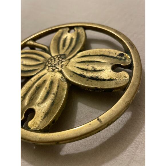 Virginia Metal crafters‎ 10-12 Solid Brass Dogwood Trivet 1950 Vintage - Picture 2 of 6